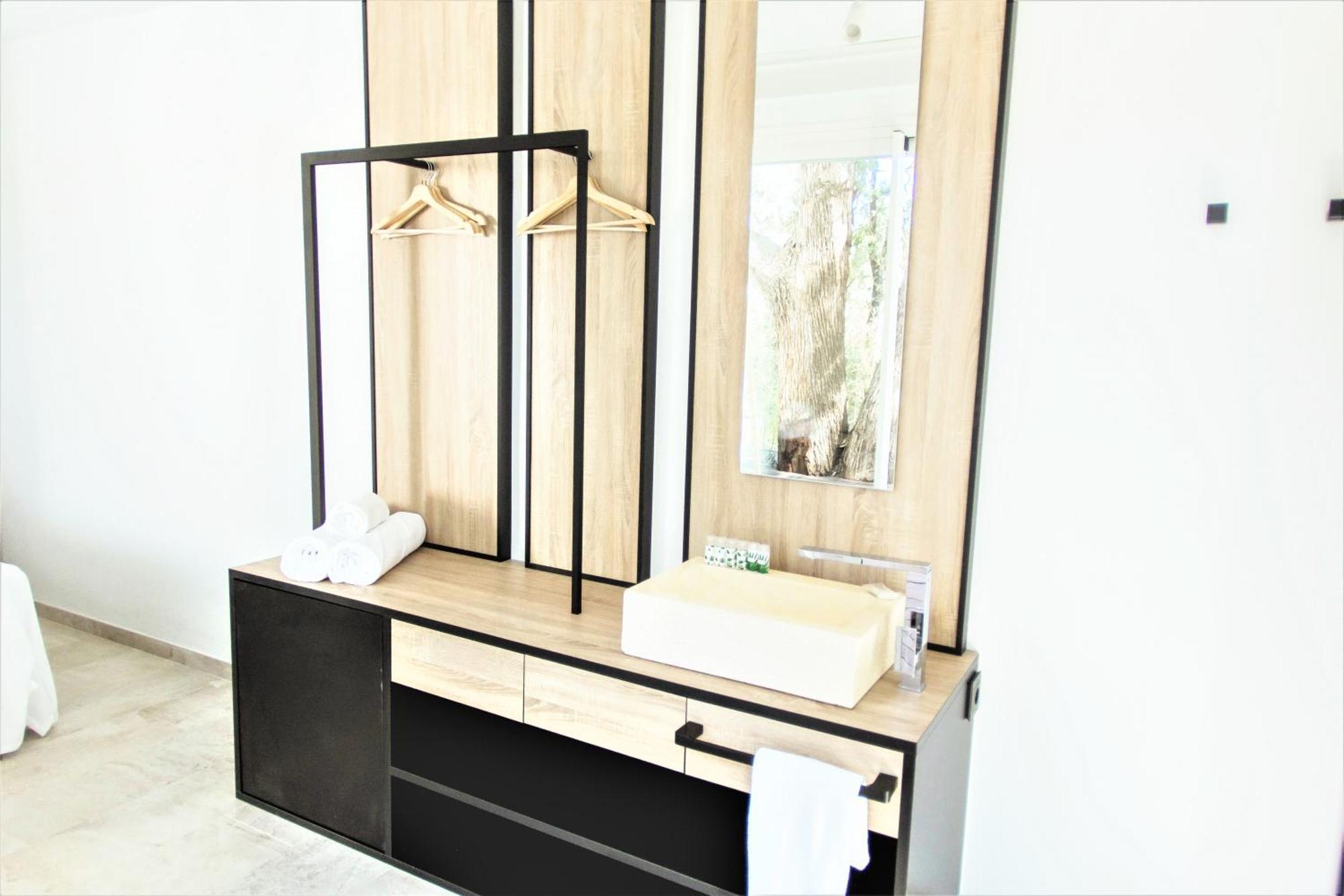 Botaniq Boutique *